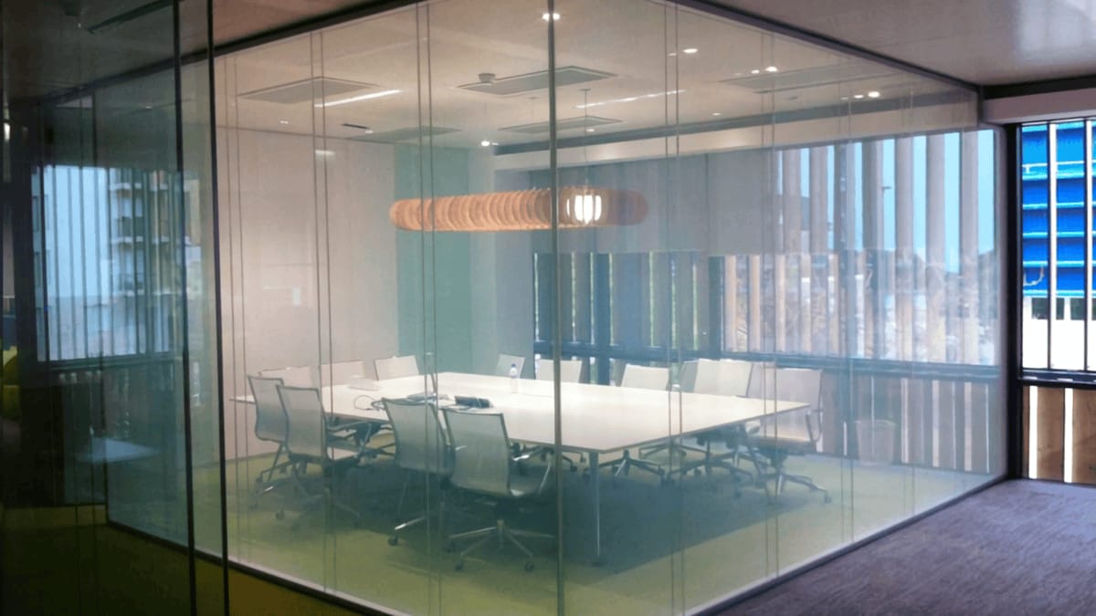 智能調光通電玻璃-調光電控投影玻璃